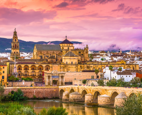 Viajes sin interrupciones para explorar la rica historia de Córdoba con GoTransferTaxi